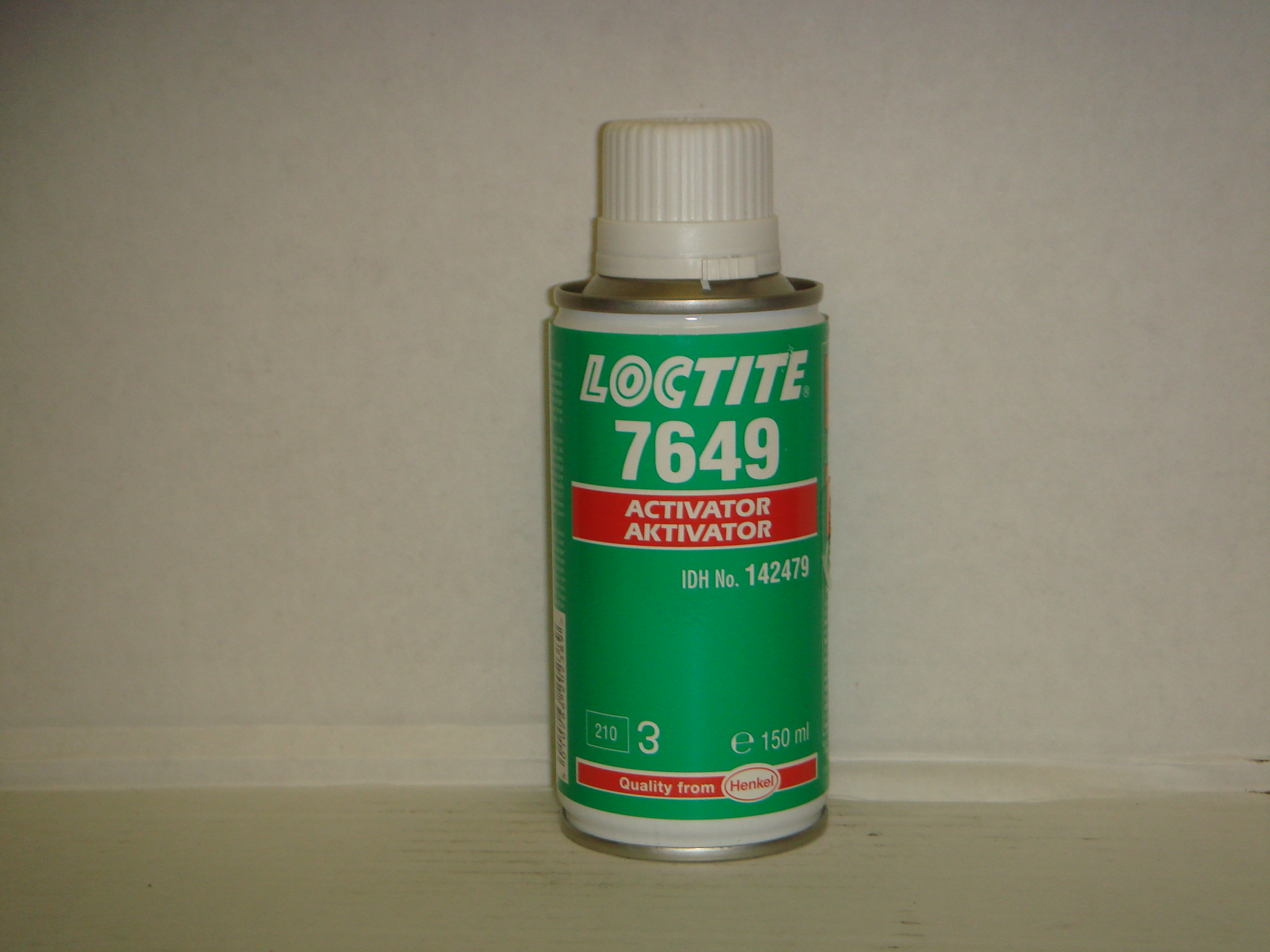 Купить Loctite 142479 Активатор N для анаэробов и клеёв 326/319, (спрей 150мл.)